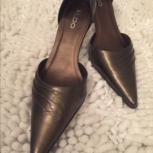 New Aldo bronze leather pumps